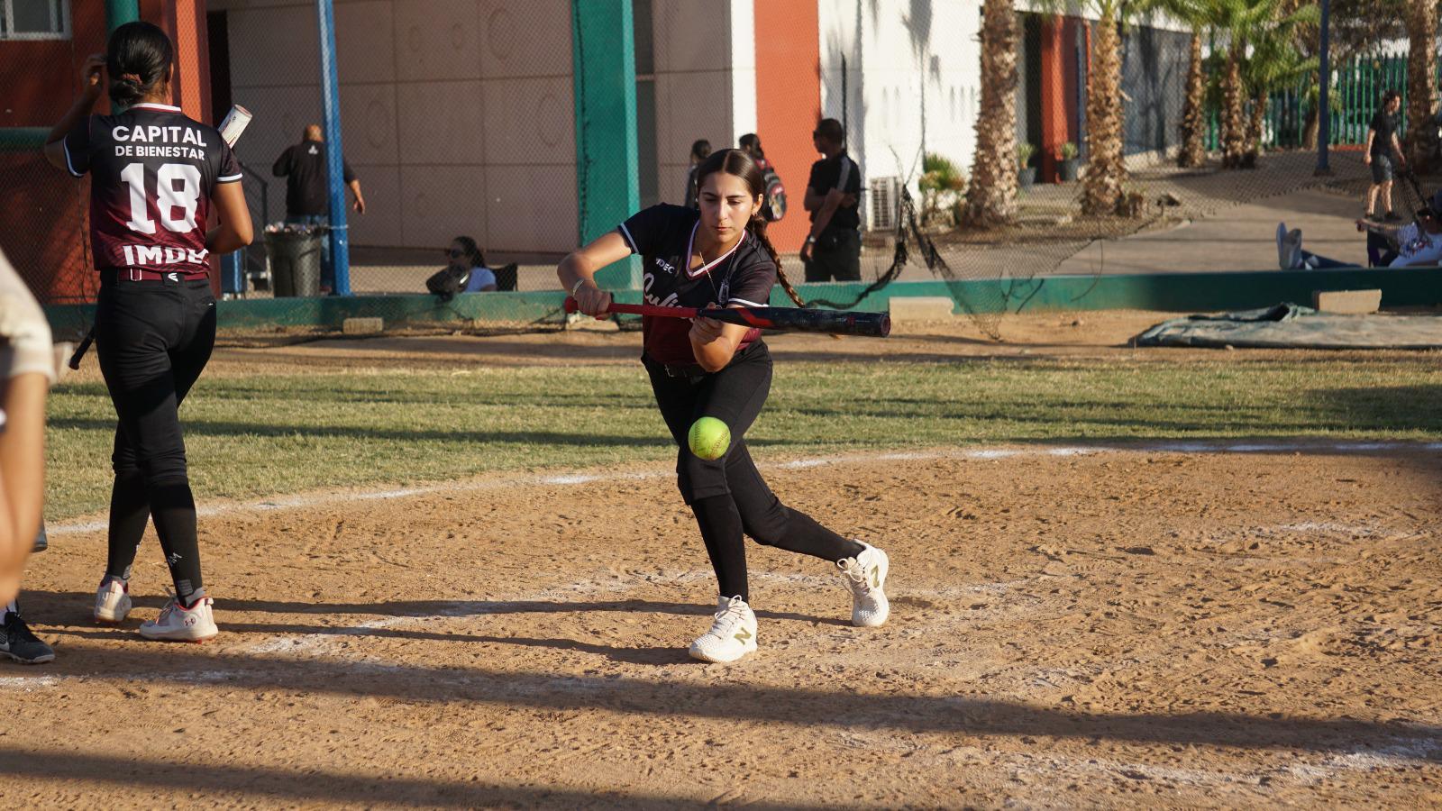 $!Sinaloa afina su softbol femenil rumbo al Macro Regional Conade