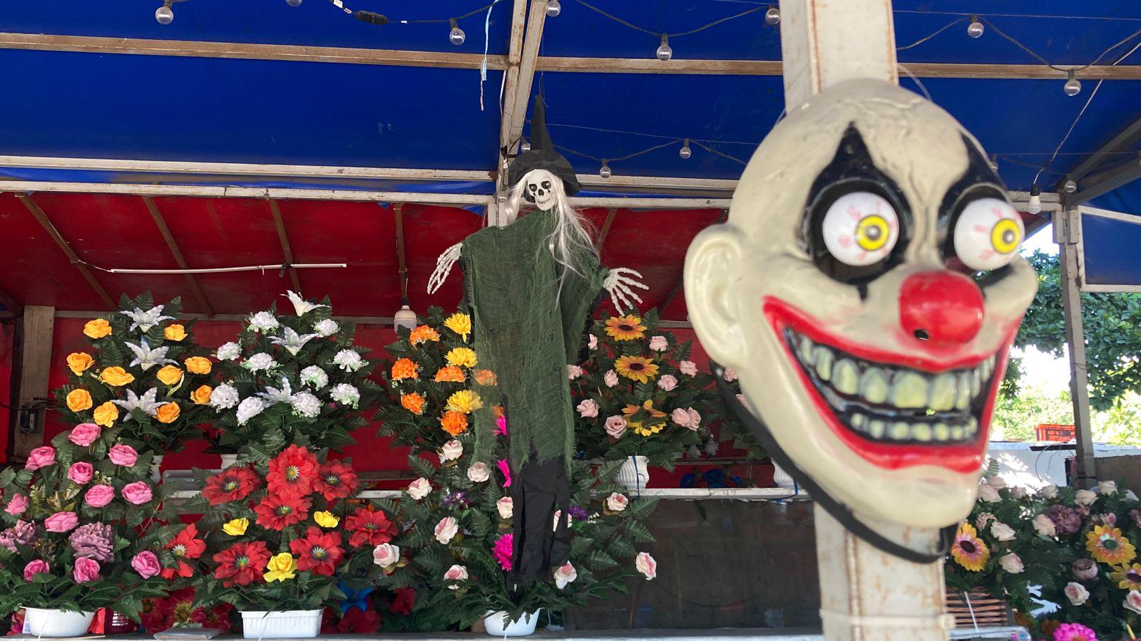 $!Floristas de Mazatlán temen bajas ventas en Día de Muertos