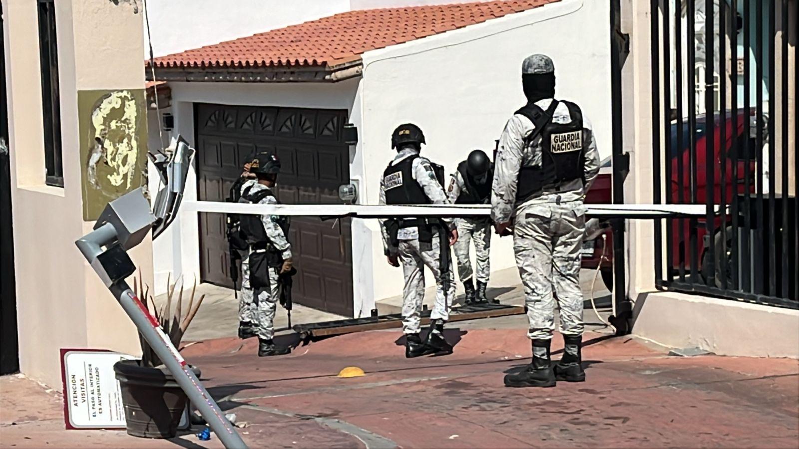 $!Ejército asegura inmueble y dos vehículos en fraccionamiento Colinas del Rey, Culiacán