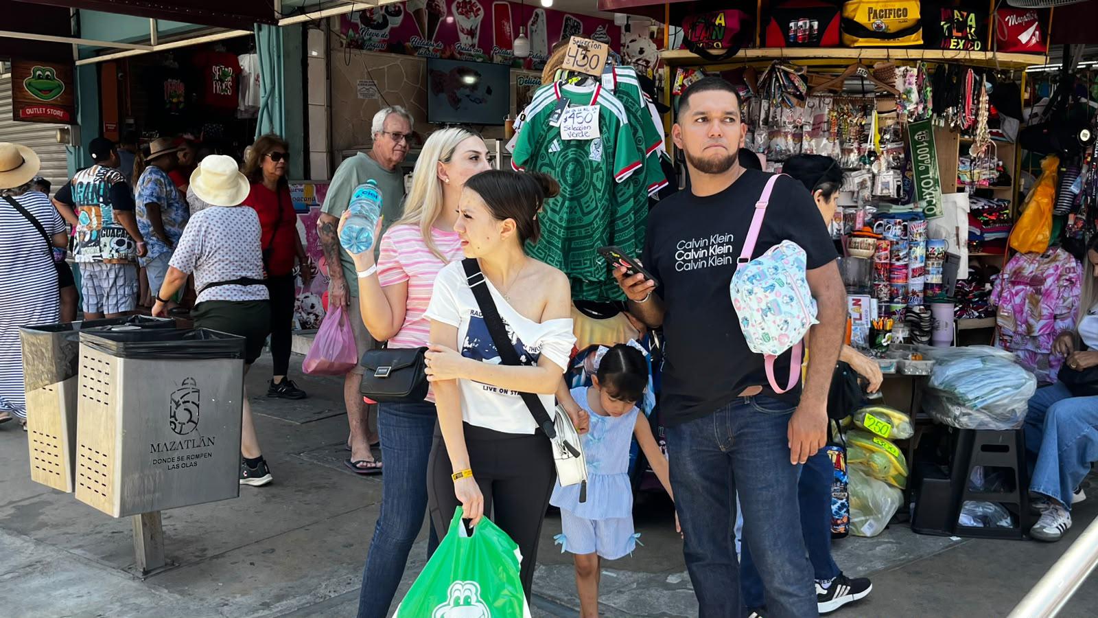 $!Centro de Mazatlán se reaviva con afluencia de turistas durante el fin de semana