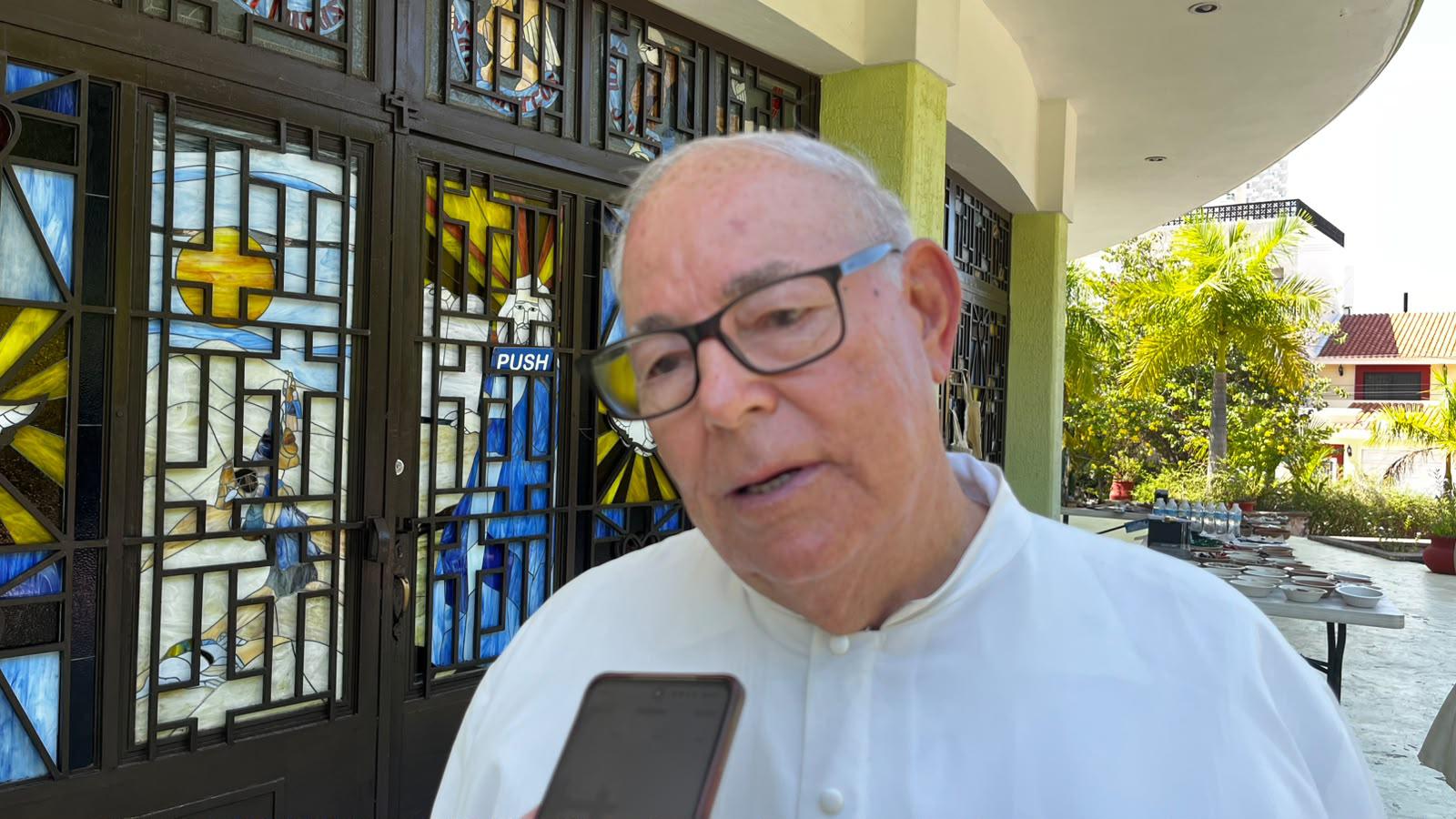 $!El padre Horacio Hernández de la Torre celebrará 50 años de ordenación sacerdotal con diversas actividades en Mazatlán.