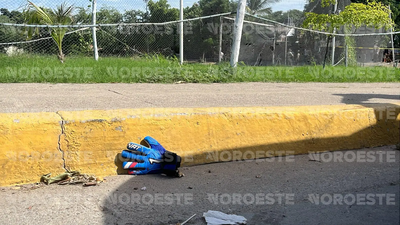 $!Asesinan a dos hombres durante partido de futbol en cancha de la Klein, en Mazatlán