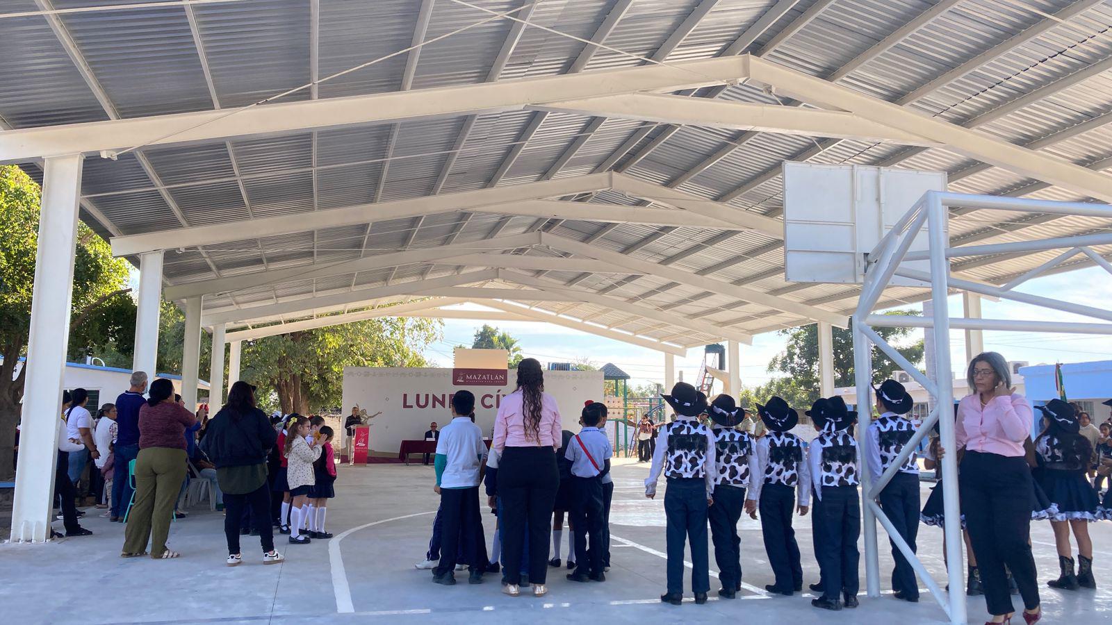 $!Inauguran en primaria de Escamillas techumbre y cancha de usos múltiples