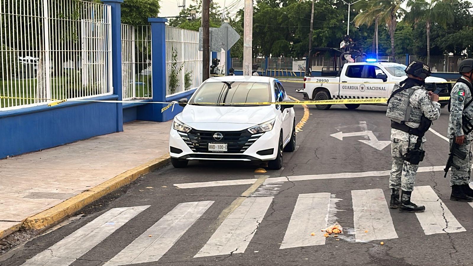 $!Emprenden persecución a balazos y detienen a un civil que recién había robado un vehículo en Culiacán