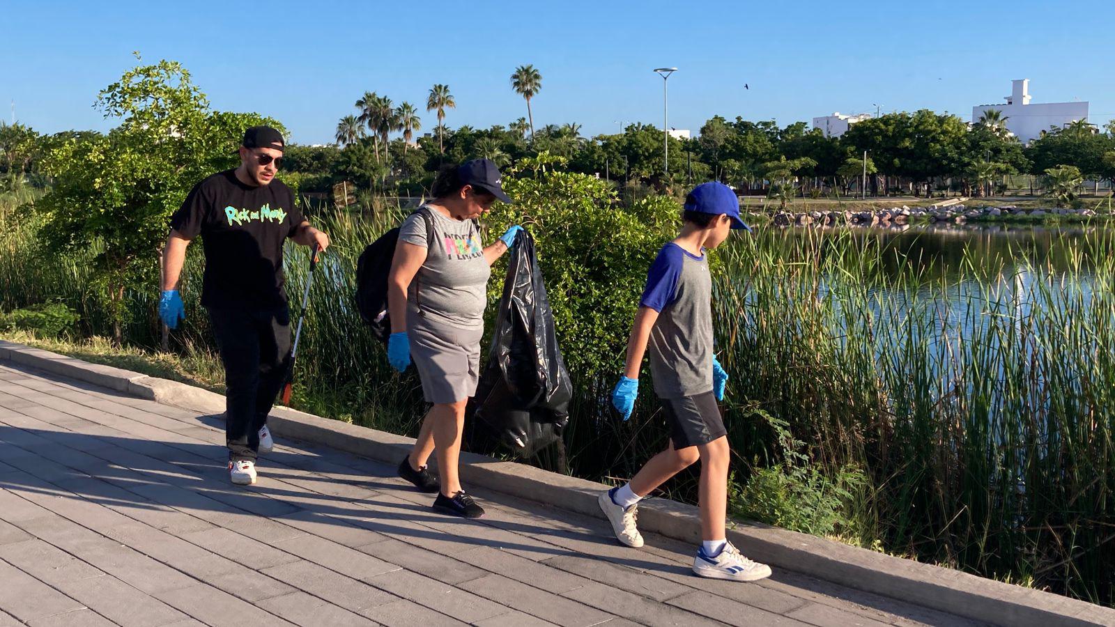 $!Realizan nueva limpieza en la Laguna del Camarón para librarla de residuos