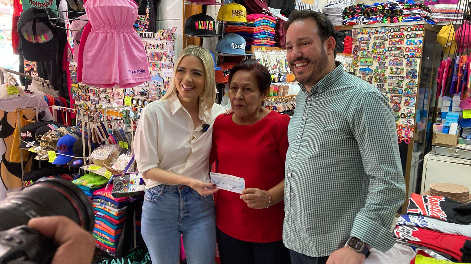 $!Entrega Secretaría de Economía apoyos directos a locatarios del Mercado Pino Suárez, en Mazatlán