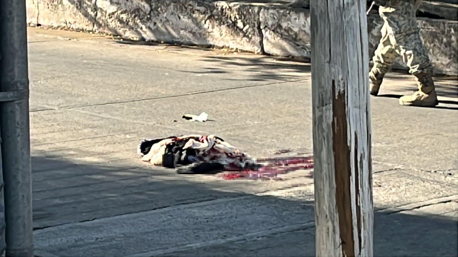 $!Hieren de bala a un hombre en el sector Las Quintas de Culiacán; abandonan prenda con sangre de la víctima