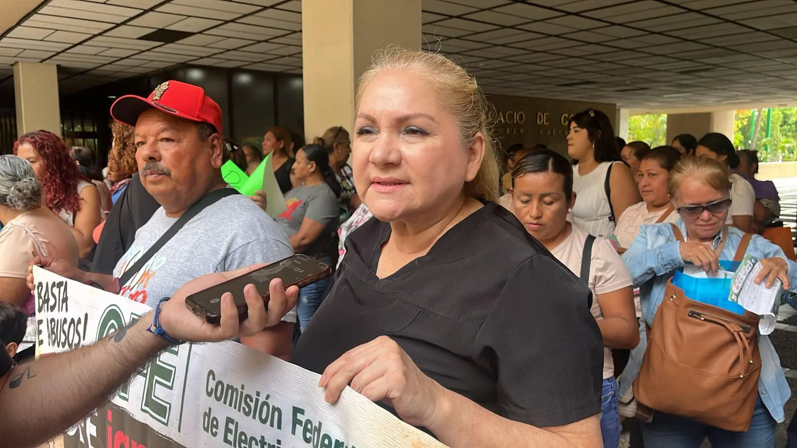 $!Persisten protestas por recibos de CFE; ciudadanos exigen intervención del Gobierno de Sinaloa