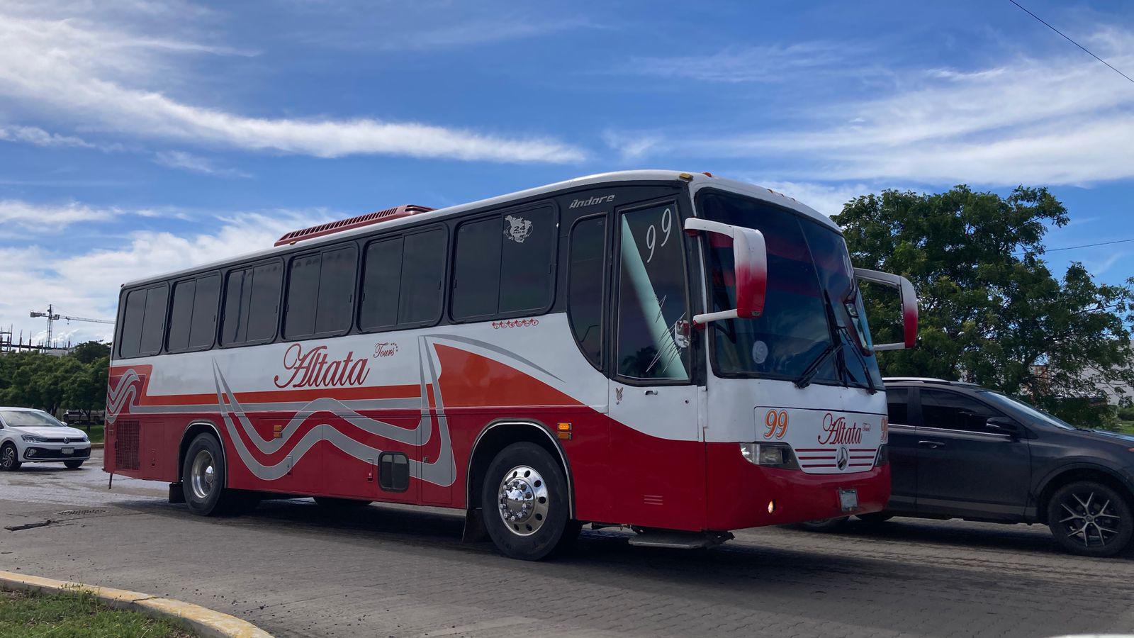 $!Se registra masiva movilización de camiones y autobuses por evento de Sheinbaum en Mazatlán