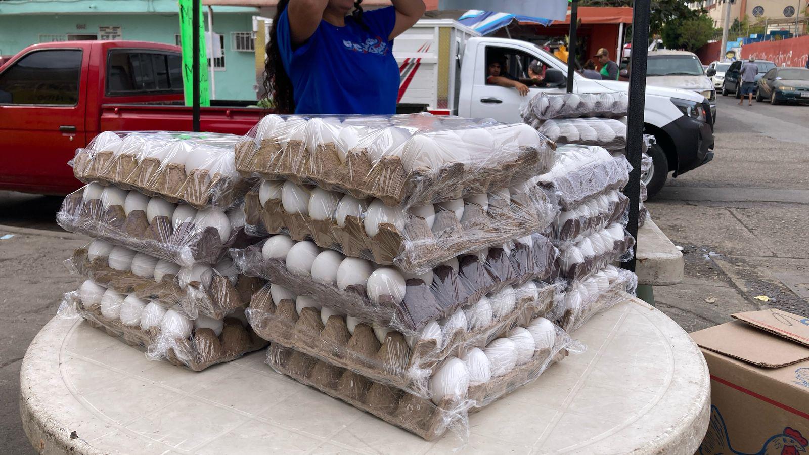 $!Reportan cremerías constante aumento en la cartera de huevo; va de 95 a 110 pesos