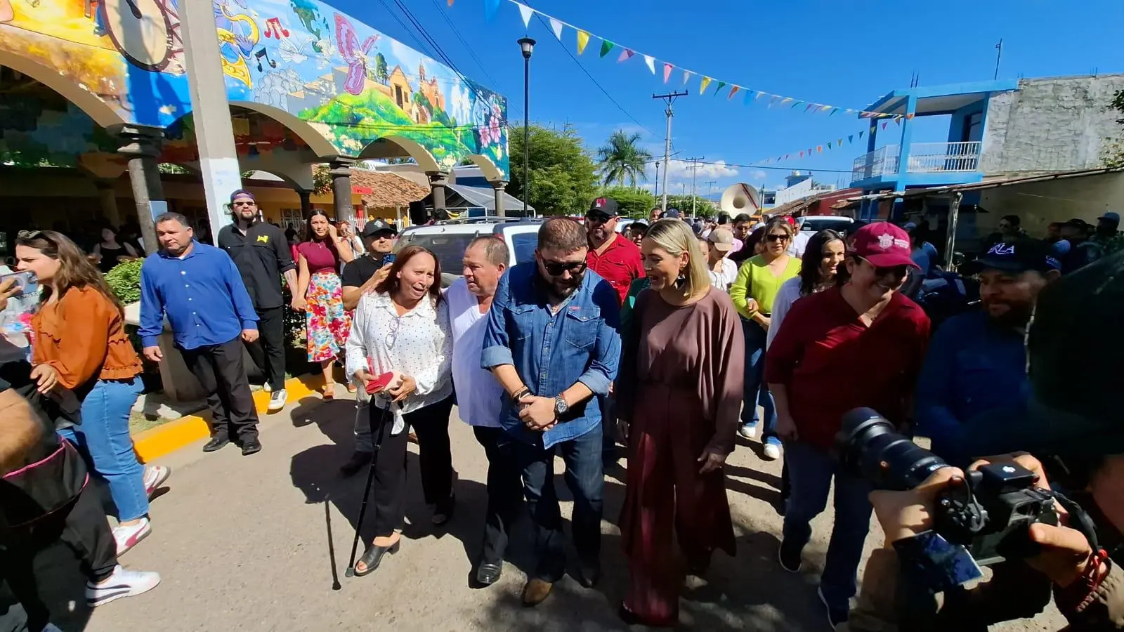 $!Realizan Tianguis e inauguración de mural en el callejón Cruz Lizárraga en El Recodo bajo fuerte dispositivo de seguridad