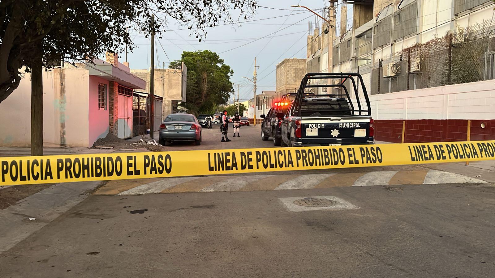 $!Asesinan a dos hombres junto a la ETI 85 en la colonia Nakayama, en Culiacán