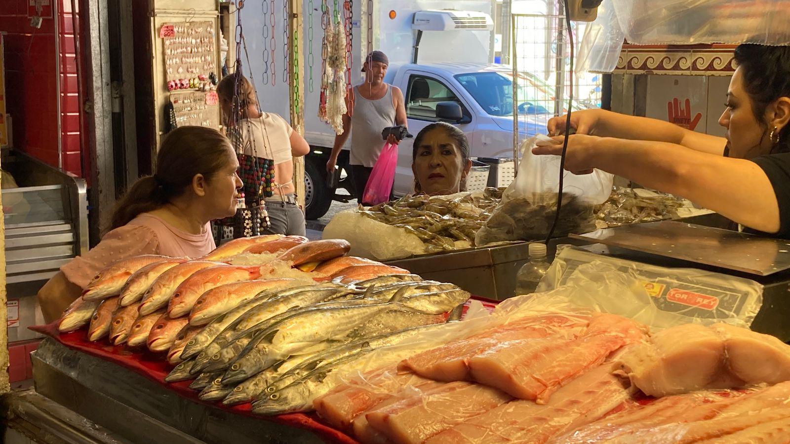 $!Esperan pescaderías en Mazatlán que repunte la venta durante la temporada decembrina
