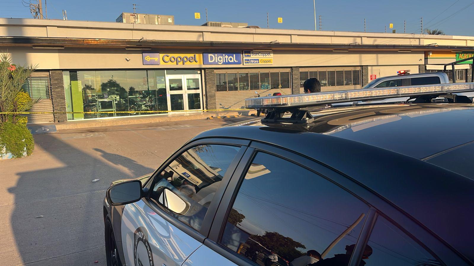 $!Asesinan a un hombre al interior de una tienda departamental en Aguaruto, Culiacán