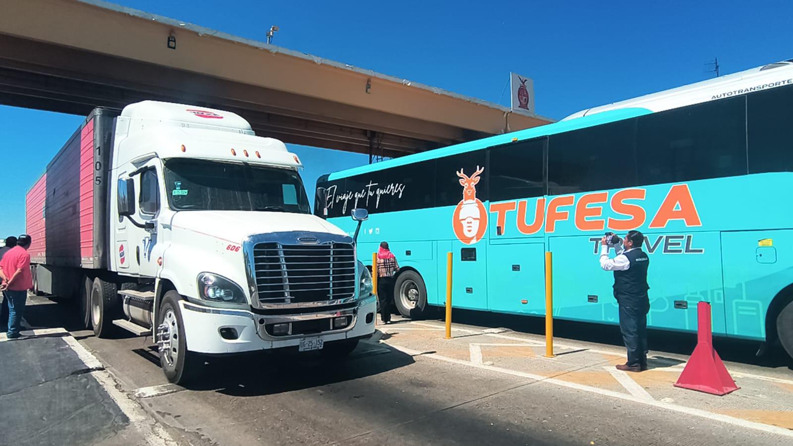 $!Productores toman caseta en San Miguel Zapotitlán y liberan peaje; advierten bloqueo total para el miércoles