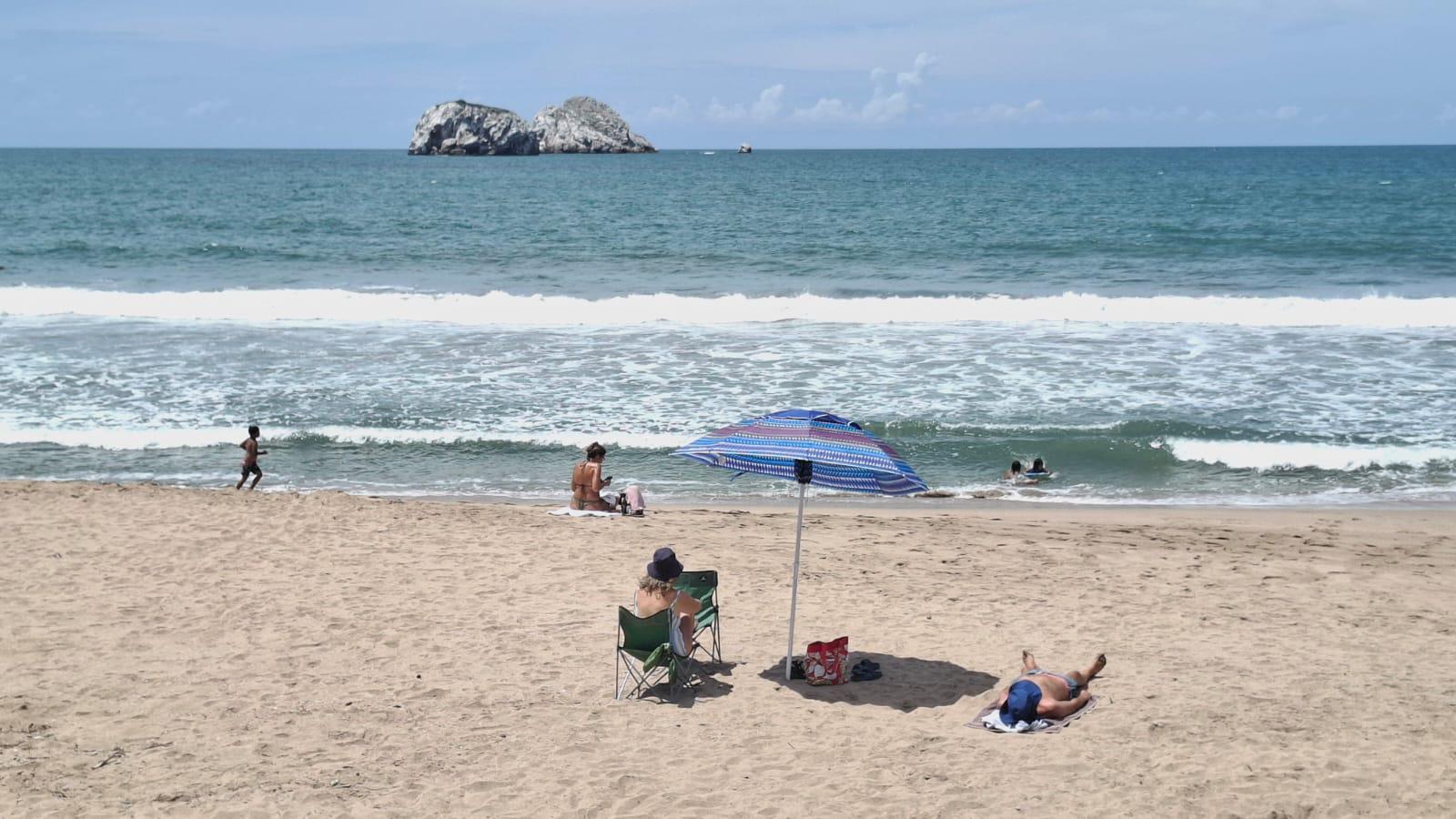 $!Turistas no abandonan Mazatlán pese a que ya finalizó la temporada vacacional