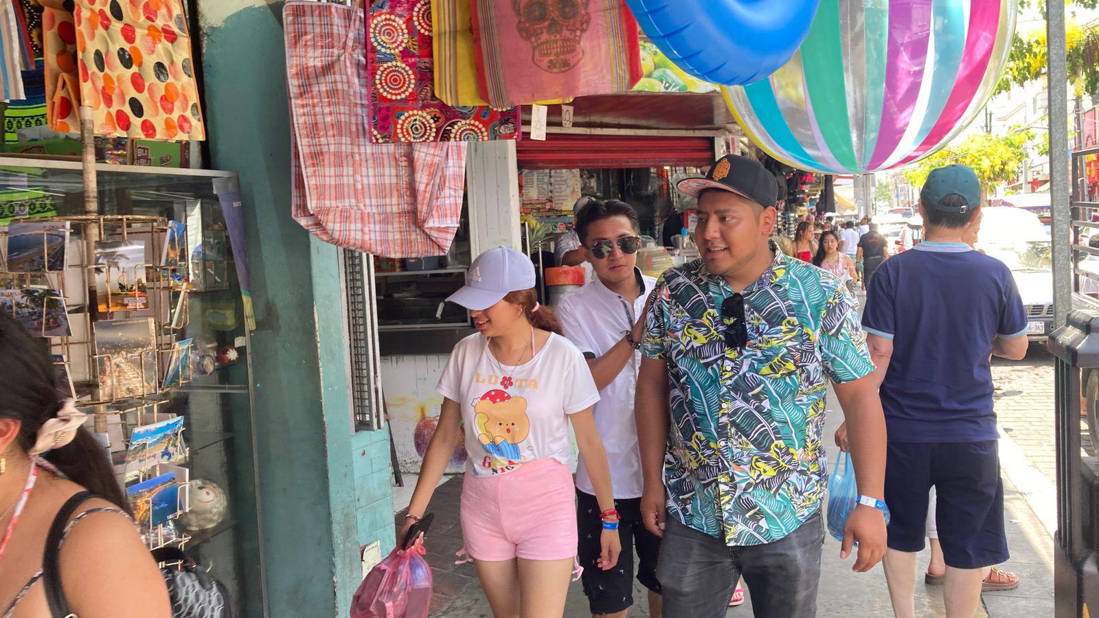 $!Bajas ventas previas al Día del Padre en el Centro de Mazatlán; comerciantes esperan reacción de último momento