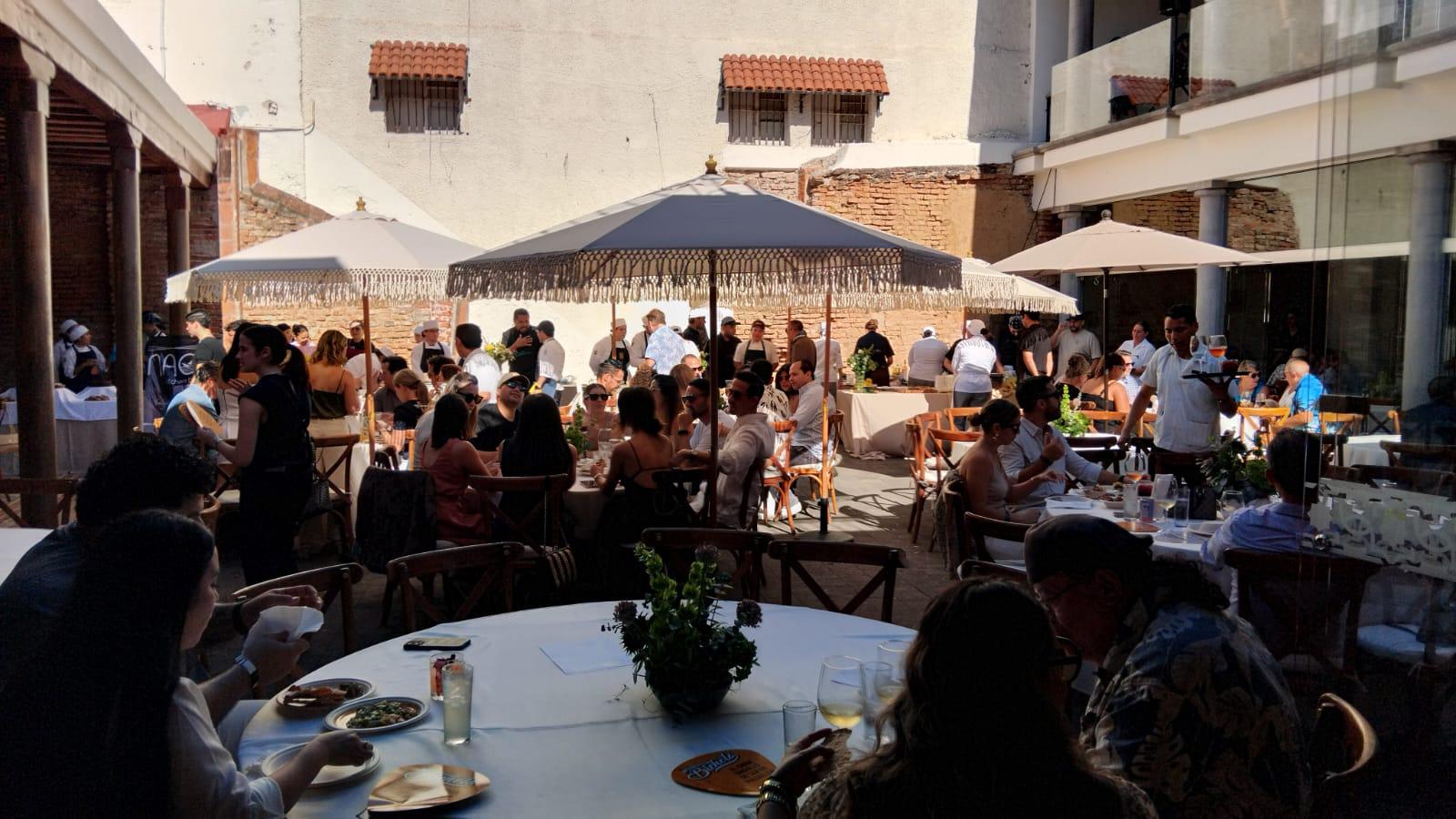 $!Unidad y sabor: chefs de Mazatlán se unen en la Kermés Gastronómica ‘Cocinando con Propósito’