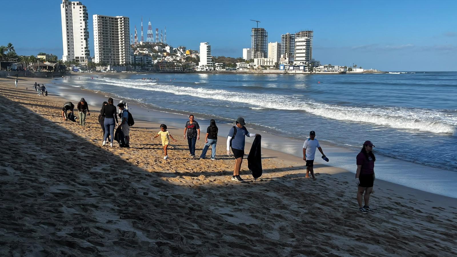 $!Mantener playas limpias fortalece el turismo y la economía del puerto: Gran Acuario Mazatlán