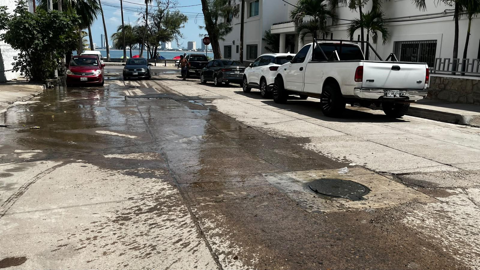 $!Persisten basura y negocios en Playa Pinitos pese a operativo de reordenamiento
