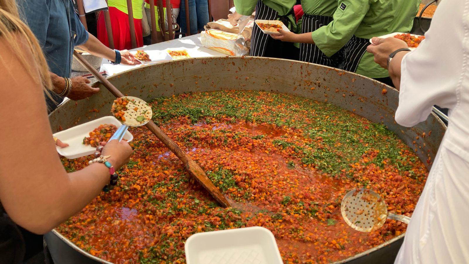 $!Disfrutan bikers de la comida de bienvenida de la Semana de la Moto Mazatlán 2025