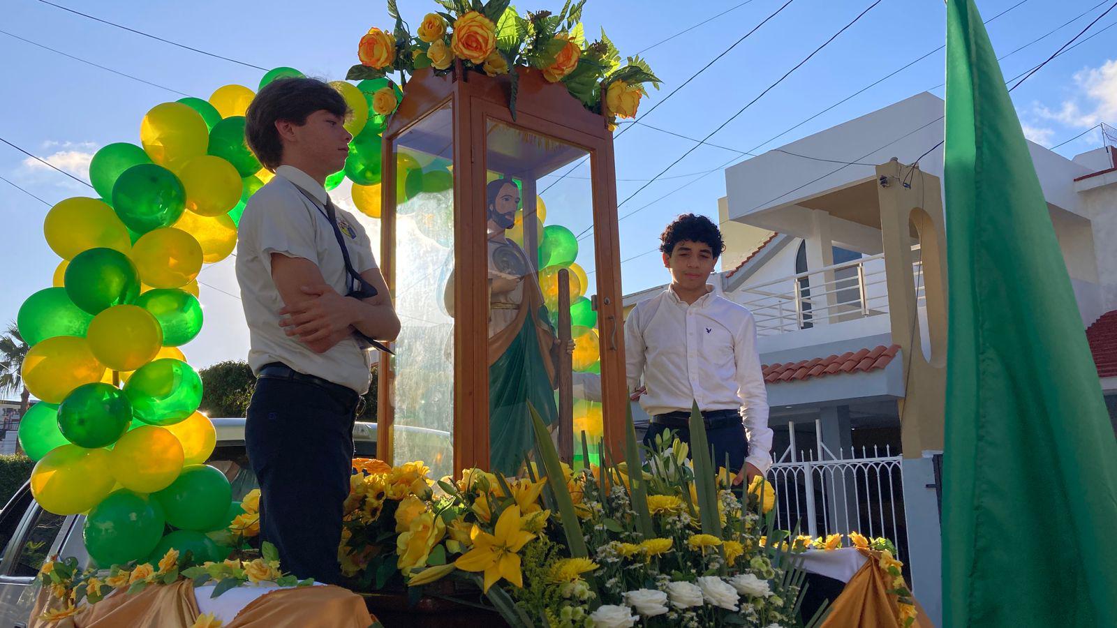 $!Alumnos del Instituto Mazatlán muestran su fe en peregrinación por el Día de San Judas Tadeo