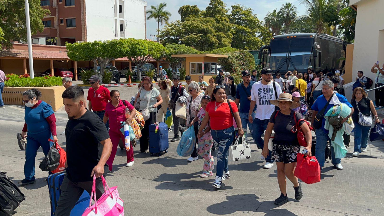 $!Comienza a llegar turismo nacional a Mazatlán en arranque de Semana Santa
