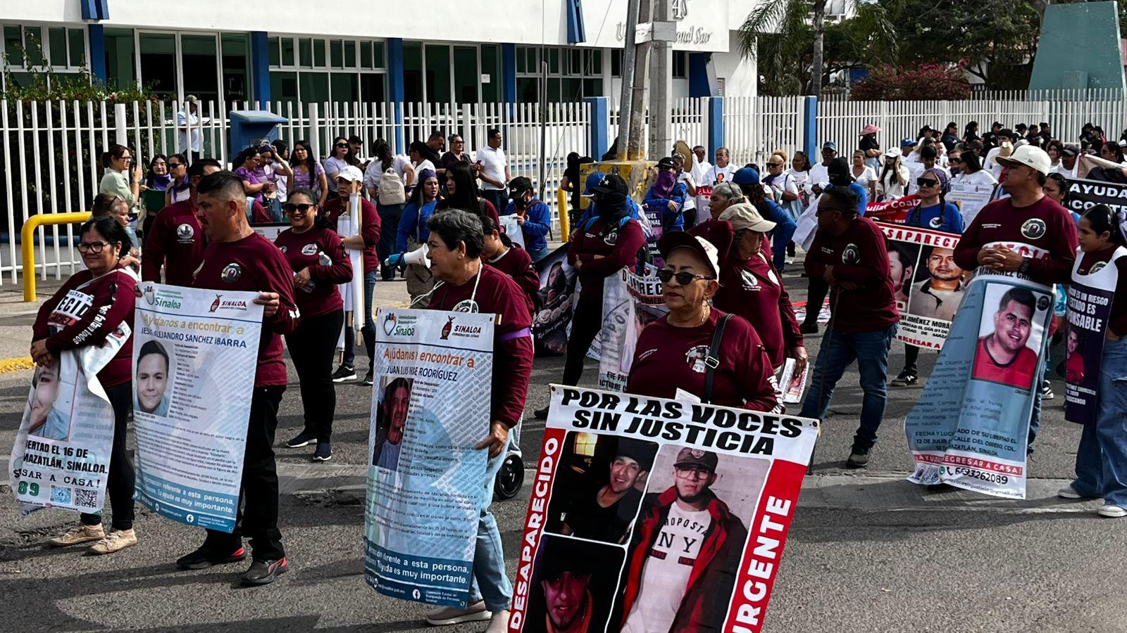 $!Comienzan a llegar colectivos, buscadores de personas desaparecidas y mujeres a la marcha 8M en Mazatlán