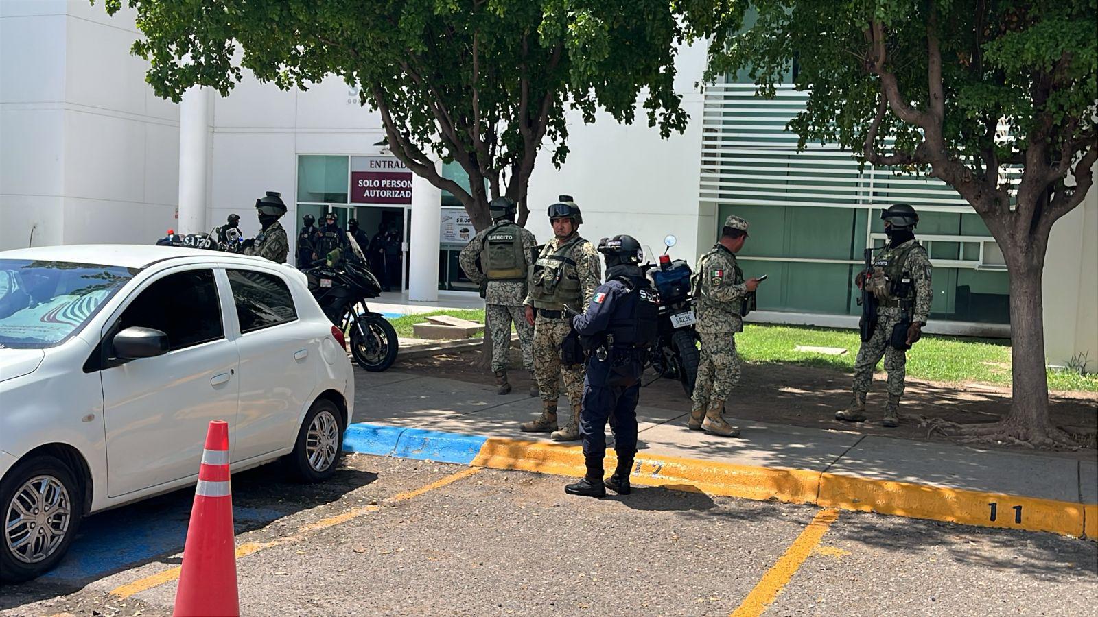 $!Disparan contra hombre en la USE de Culiacán; se oculta en instalaciones estatales