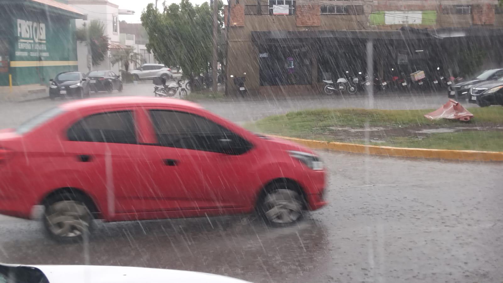 $!Tras las altas temperaturas, se registran lluvias en varios sectores de Mazatlán