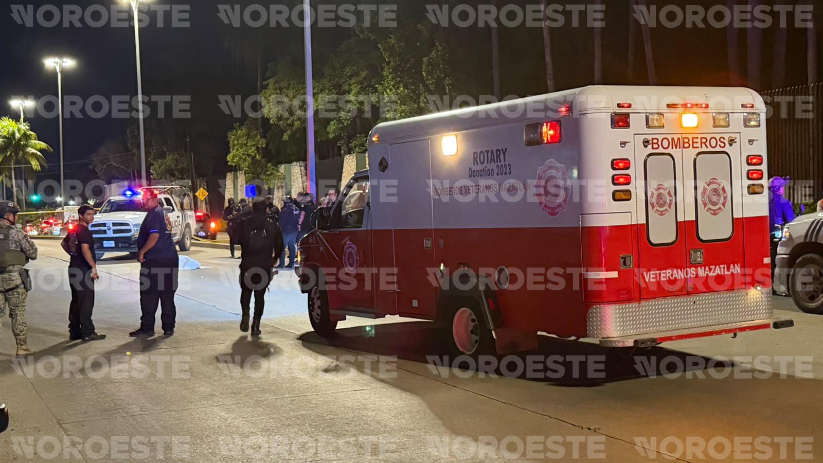 $!Persiguen y asesinan a balazos a un hombre frente a la Tercera Región Militar, en Mazatlán
