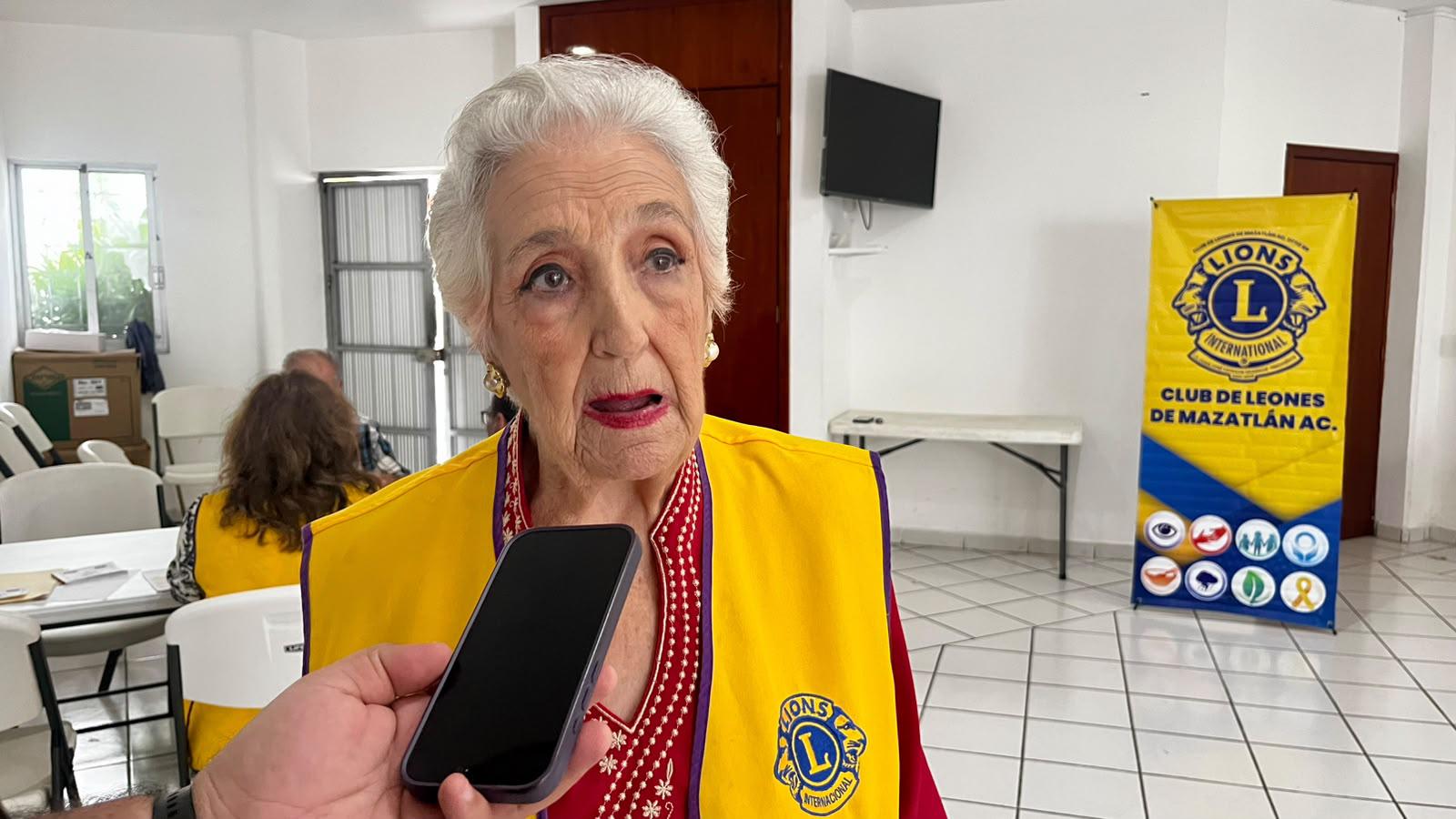 $!Club de Leones Mazatlán entrega aparatos auditivos a bajo costo en Mazatlán