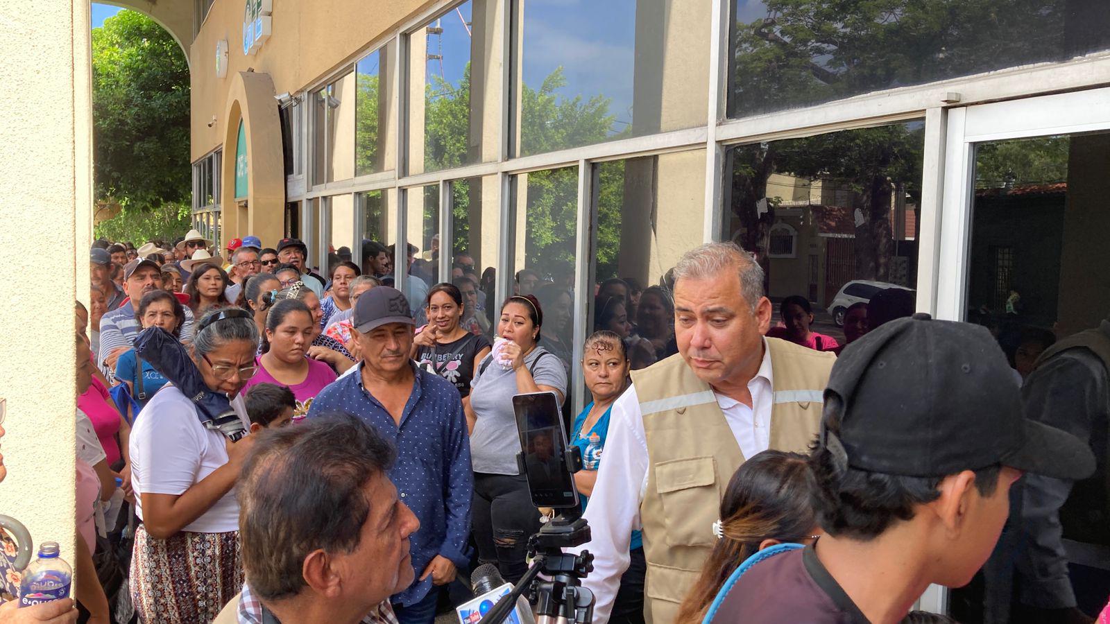 $!Exigen desplazados vecinos del fraccionamiento CVive en Mazatlán acceso a energía eléctrica y agua potable