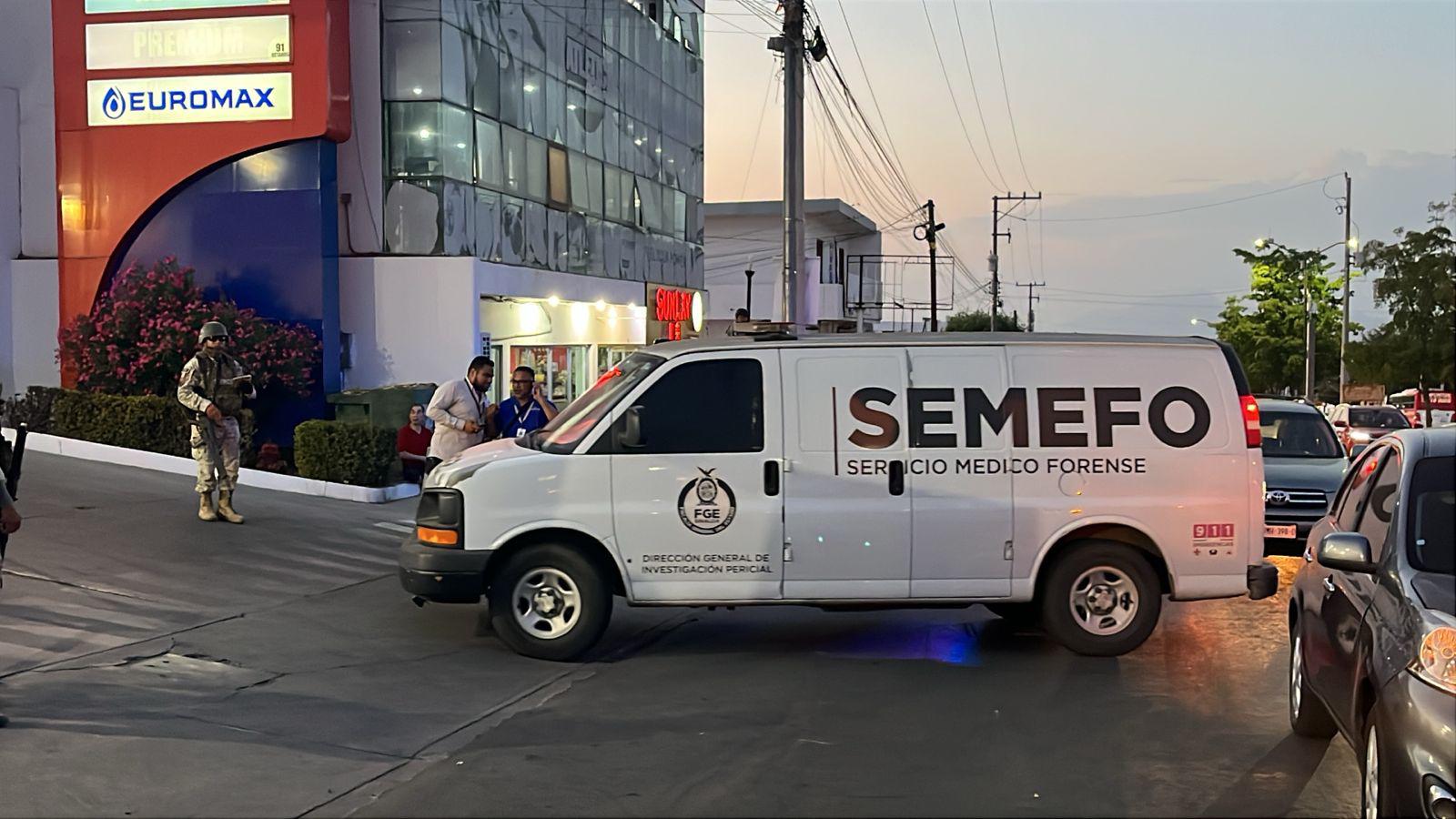 $!Matan a dos hombres en gasolinera del sector Barrancos, en Culiacán