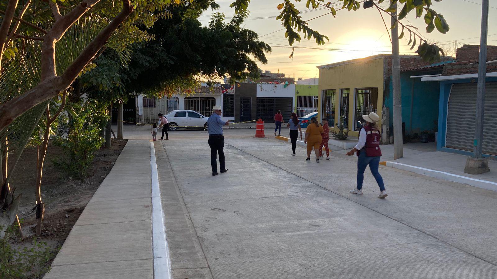 $!Reciben vecinos de El Progreso nueva pavimentación de calle por parte del Gobierno de Mazatlán