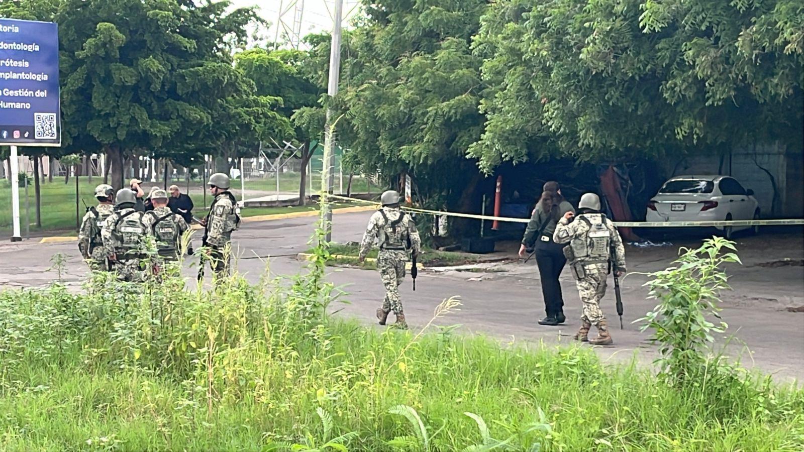 $!Abandonan restos humanos envueltos en plástico en la colonia La Campiña, Culiacán