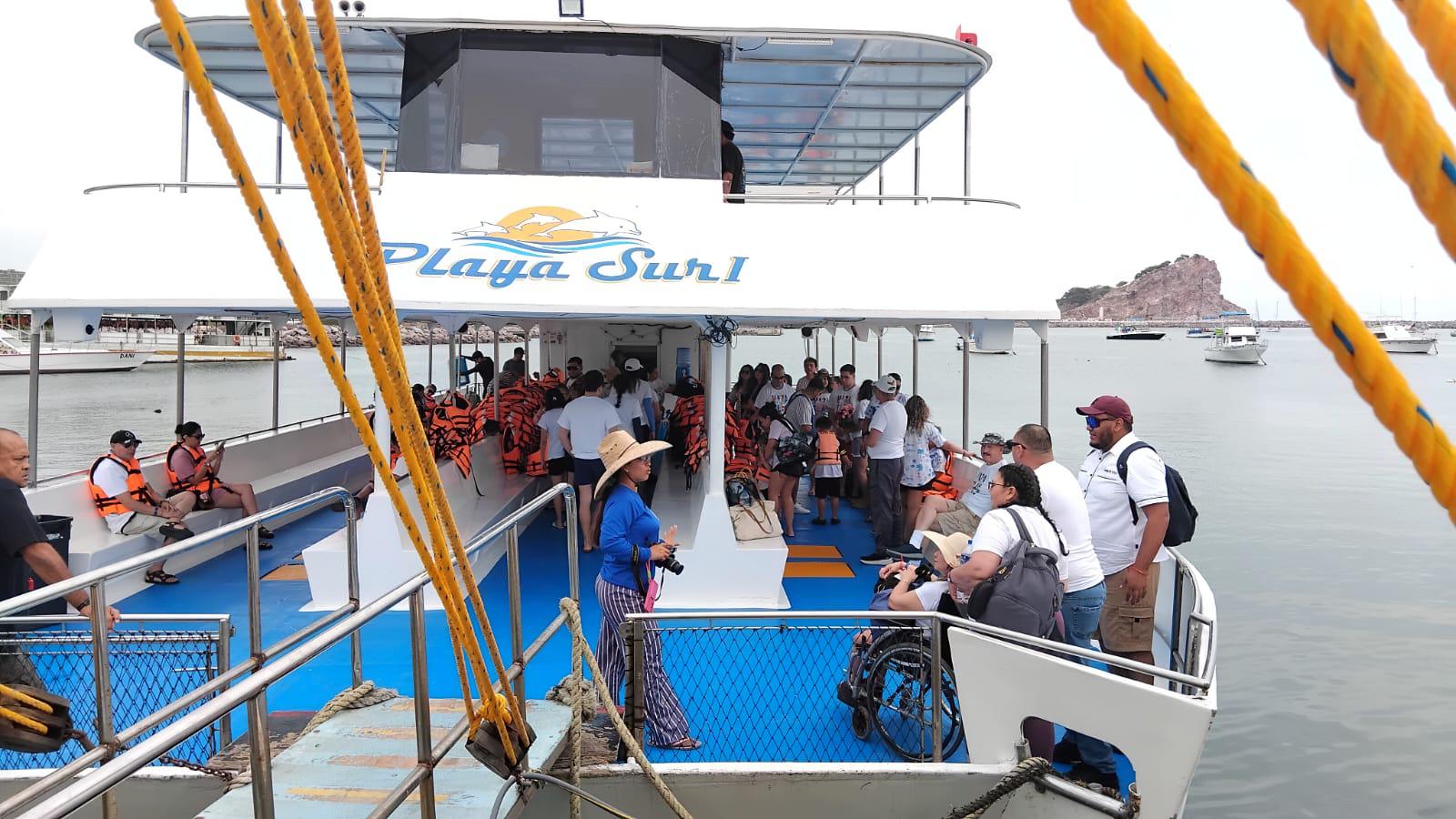 $!Mantienen catamaranes actividad moderada en Mazatlán en espera de Semana Santa
