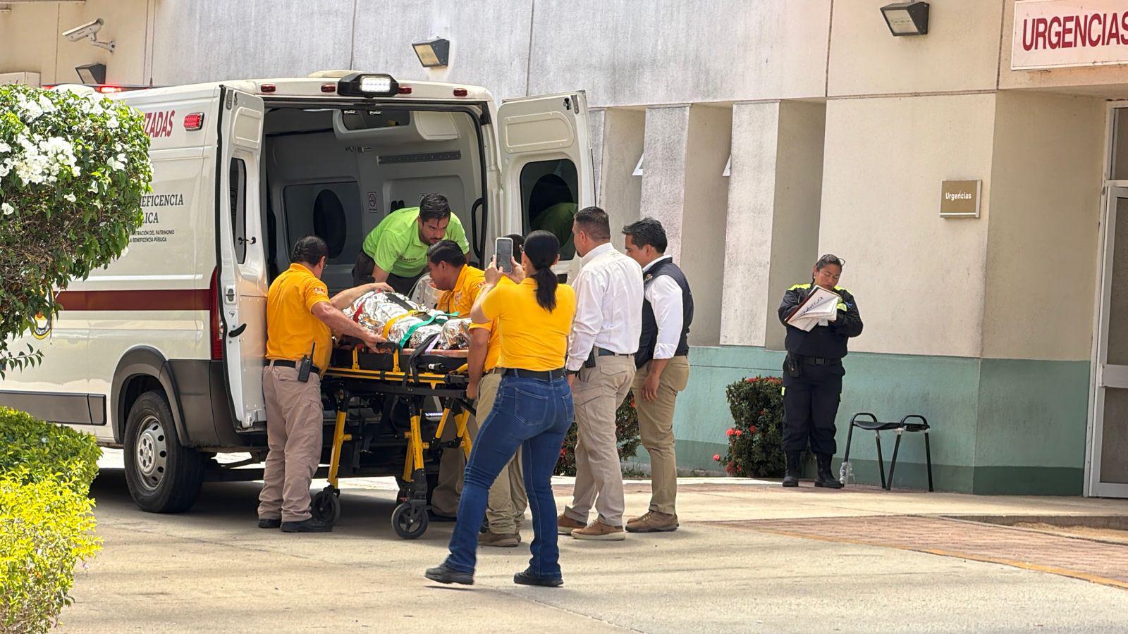 $!Arriba a Hospital General de Mazatlán segundo minero rescatado en El Rosario