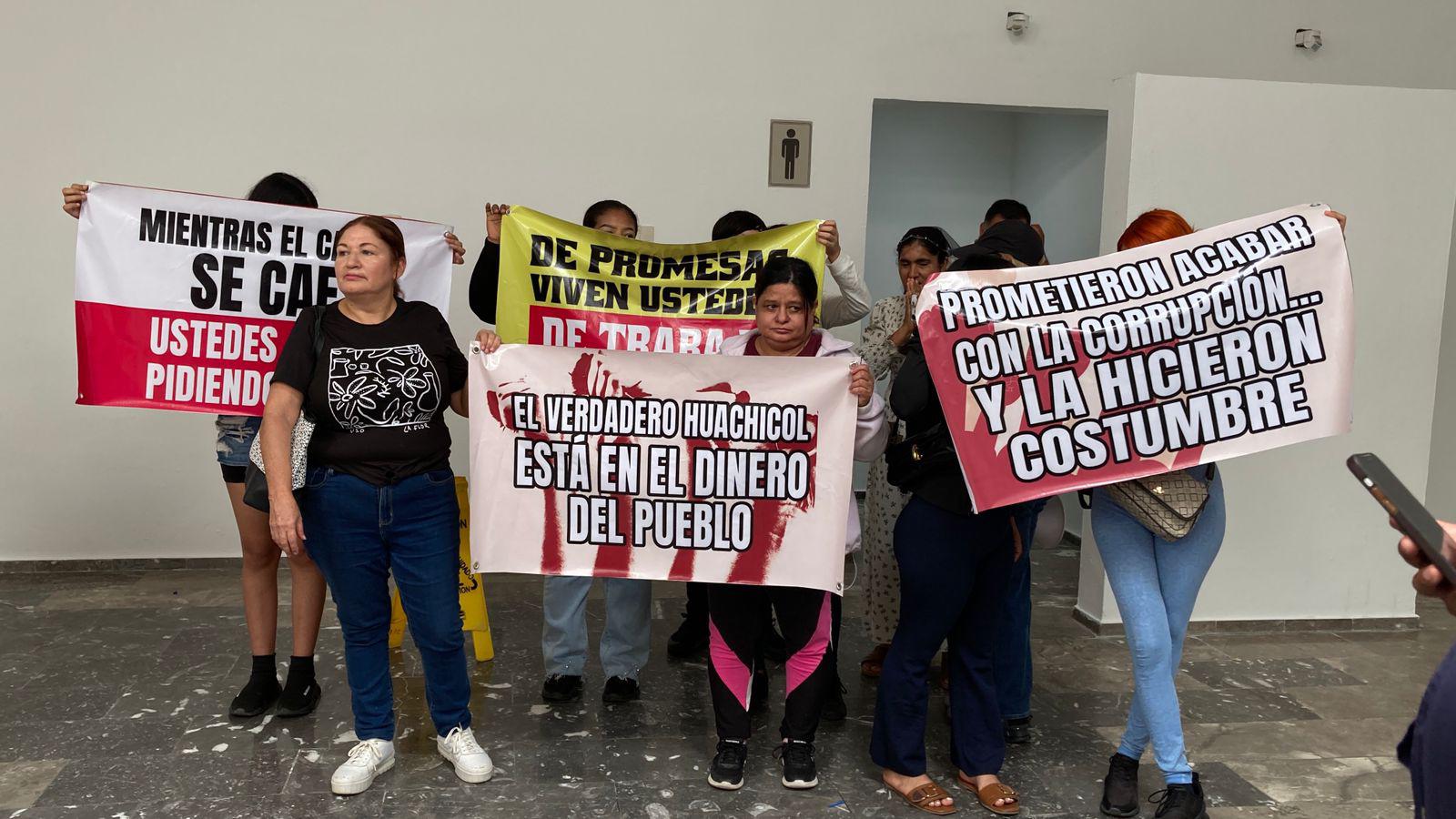 $!Protesta marca informe de legisladores de Morena en Mazatlán