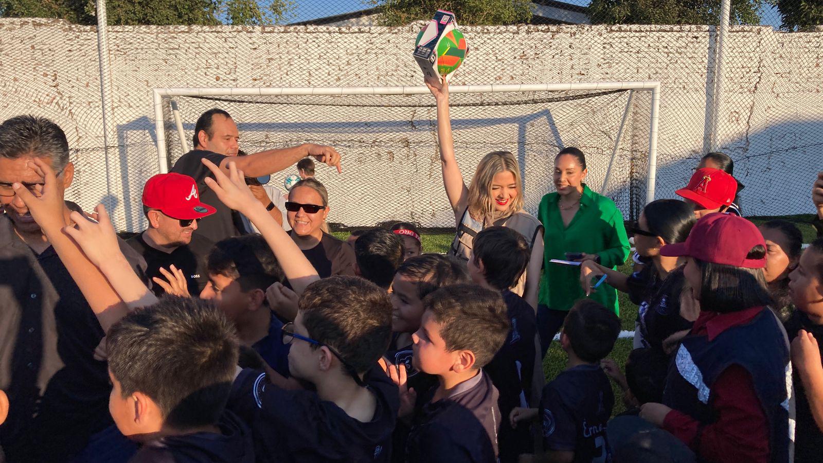 $!Mazatlán entrega cancha de futbol rápido rehabilitada en la colonia López Mateos