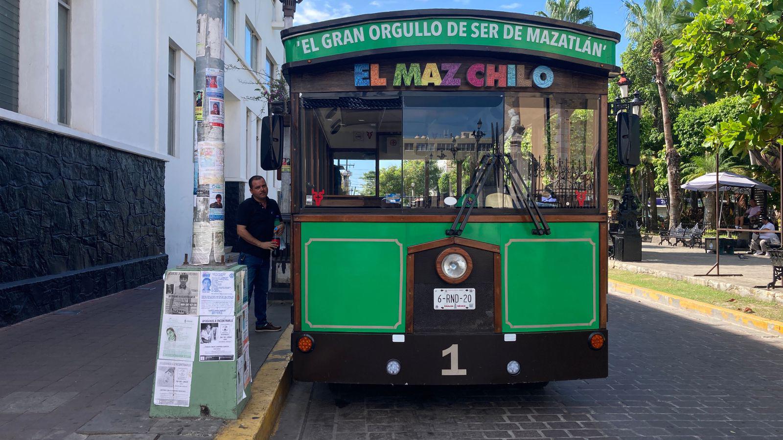 $!Carteles con fichas de desaparecidos inundan el Centro de Mazatlán