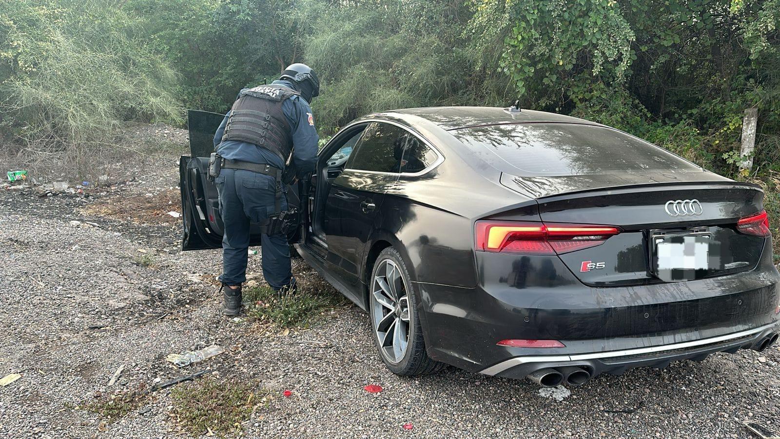$!Tras persecución en Navolato, policías estatales recuperan vehículo con reporte de robo