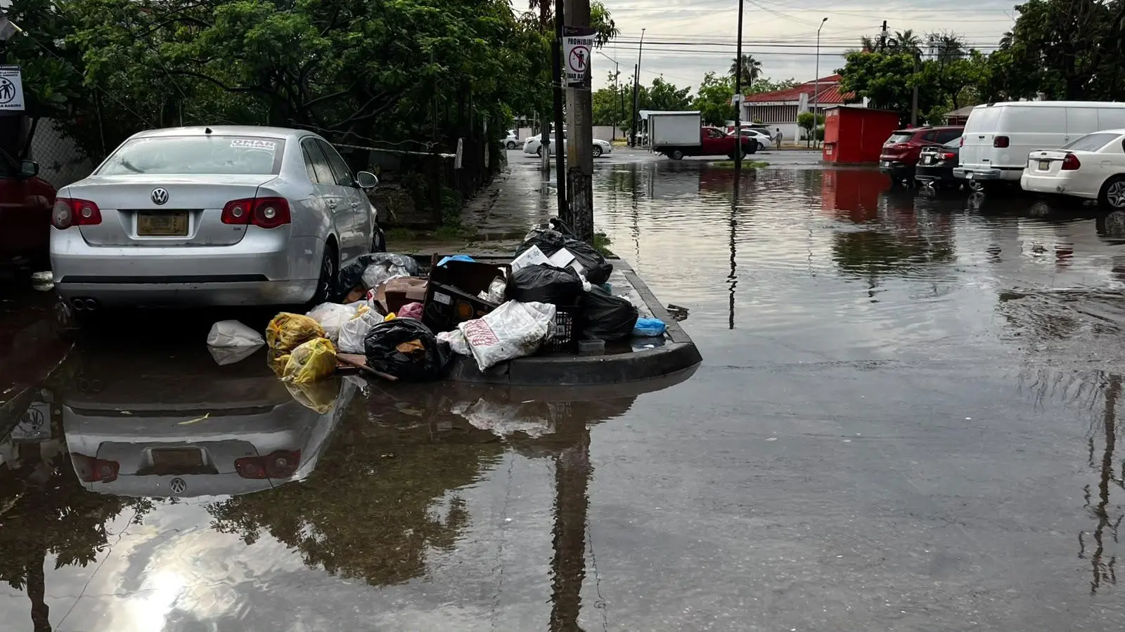 $!Lluvias vuelven a rebasar infraestructura pluvial dejando inundaciones y afectaciones en distintas zonas de Mazatlán
