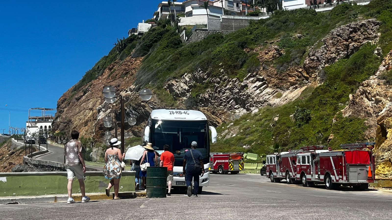 $!Con presencia de fuerzas federales, cruceristas recorren atractivos de Mazatlán