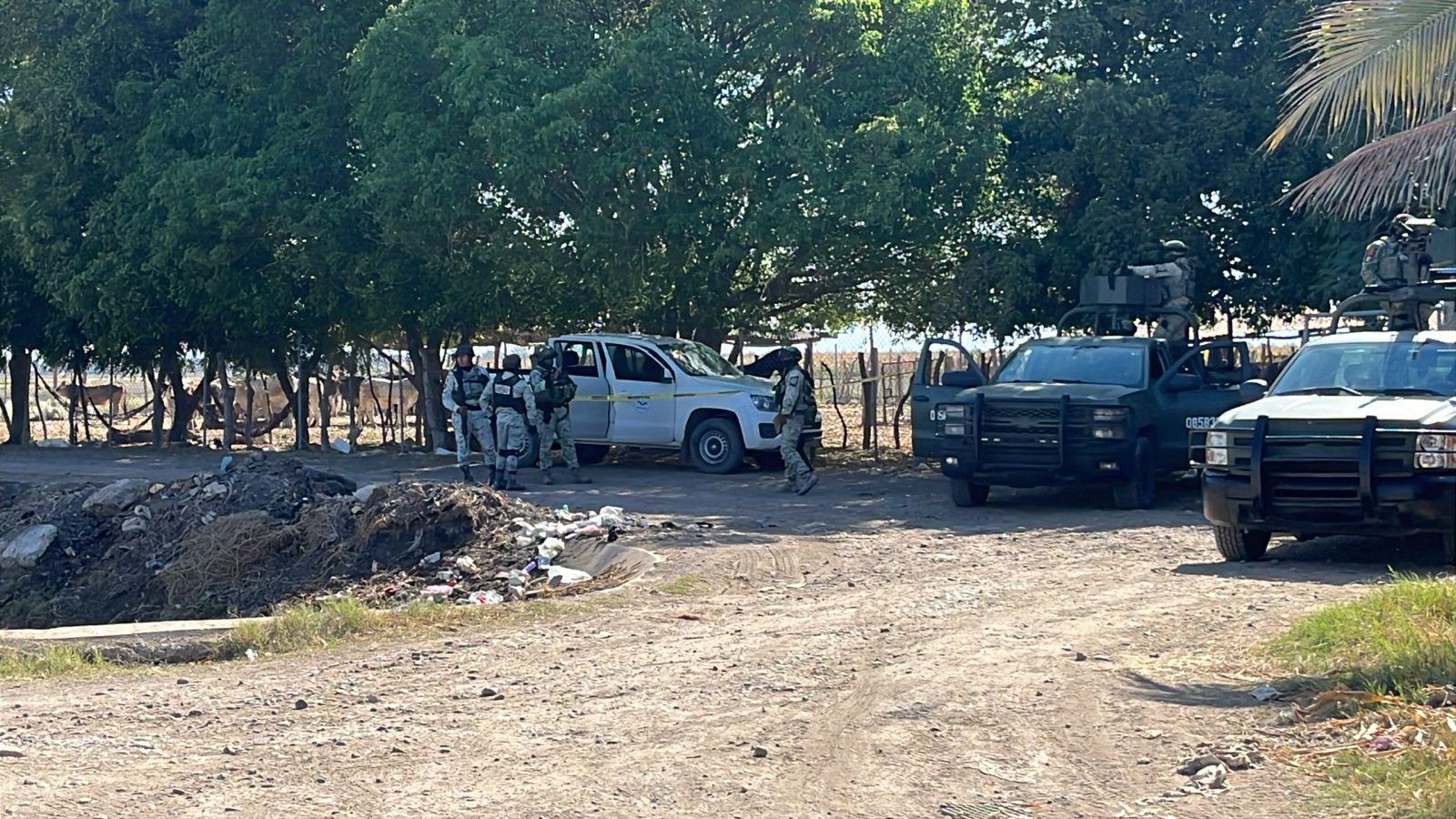 $!Un muerto y dos camionetas aseguradas tras enfrentamiento en Villa Juárez, Navolato