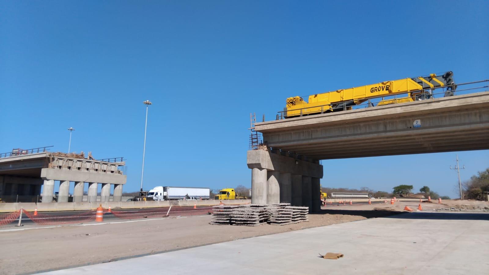 $!Preparan colocación de trabes centrales este miércoles en puente de la Autopista del Pacífico Mazatlán- Culiacán