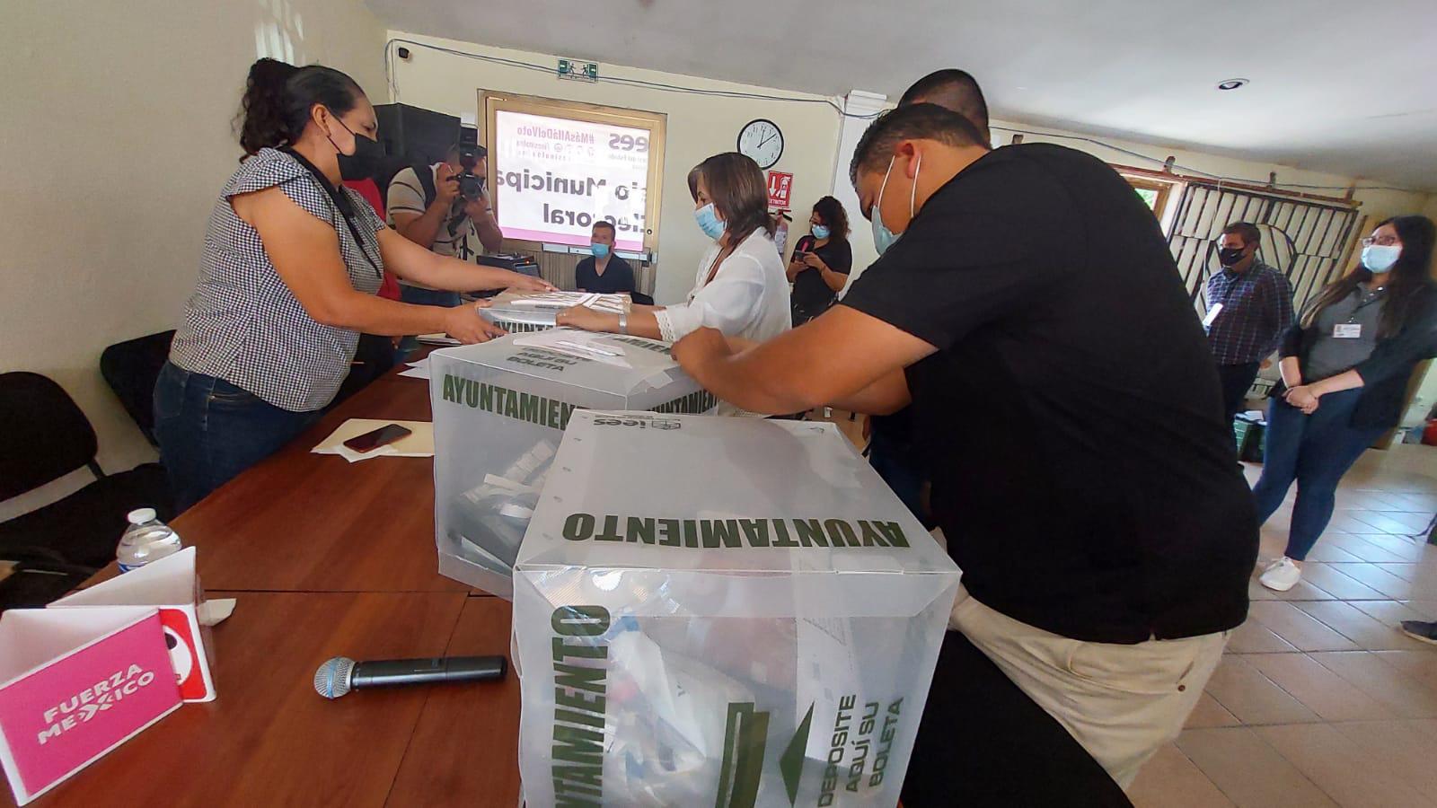$!En Guasave, esperan alrededor de 100 paquetes electorales que no han llegado al Consejo