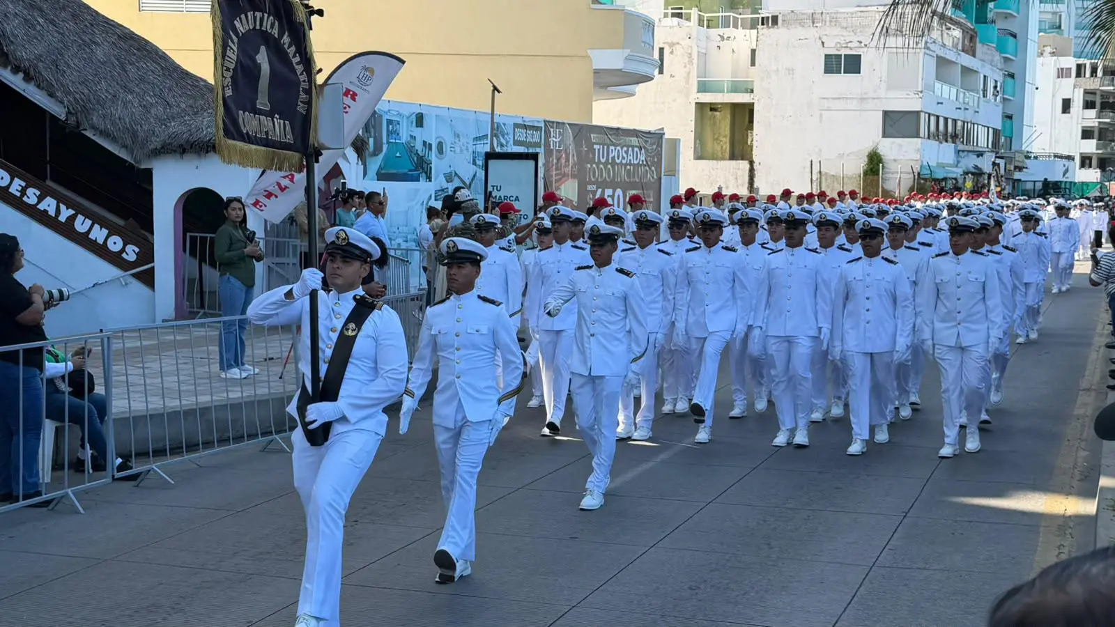$!Conmemora Mazatlán 216 años de la Independencia de México con desfile cívico-militar