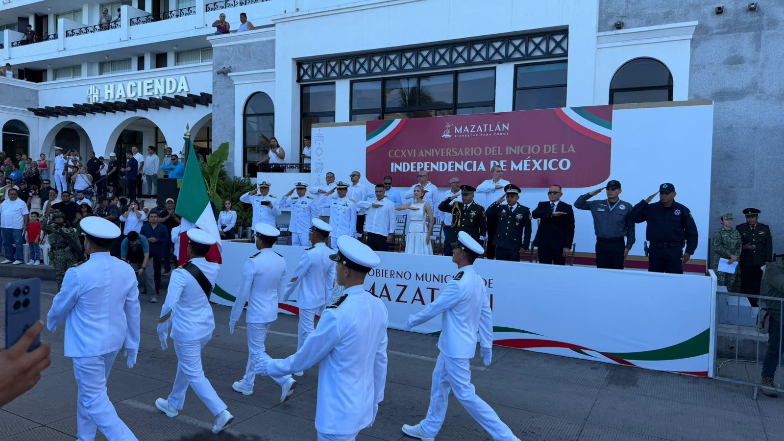 $!Conmemora Mazatlán 216 años de la Independencia de México con desfile cívico-militar
