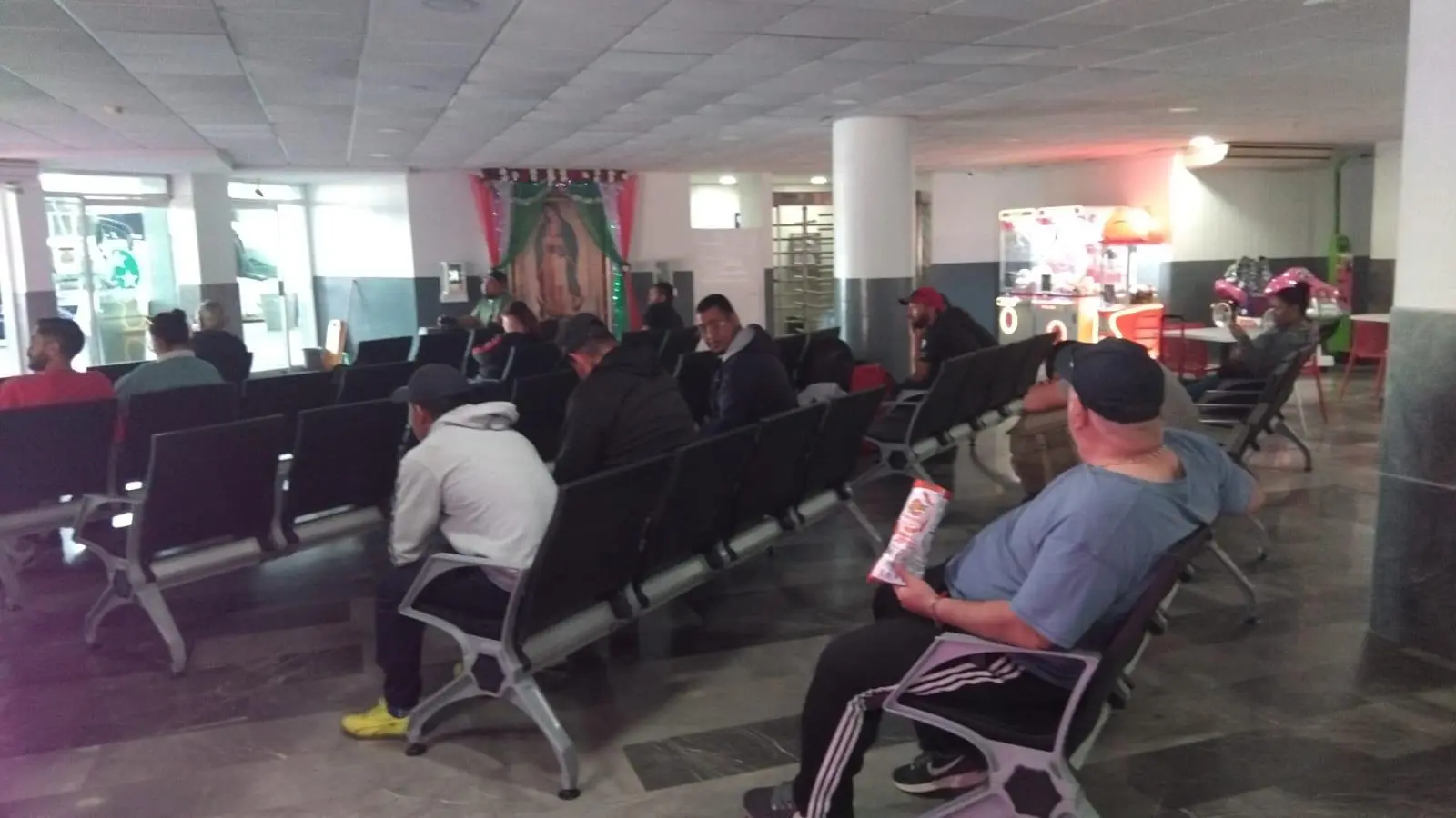 $!Continúan ‘en pausa’ corridas de autobuses a Jalisco y Nayarit en Central Camionera de Mazatlán